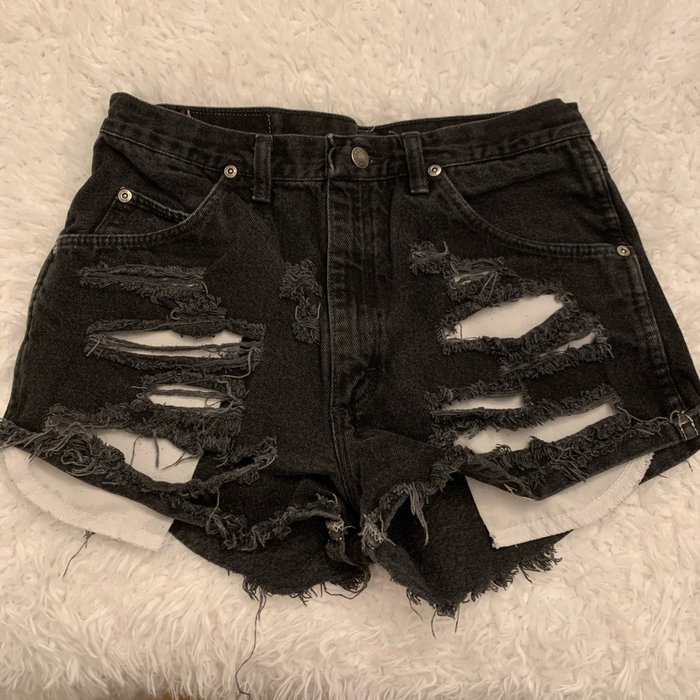 VINTAGE BLACK RIPPED WRANGLER JEAN SHORTS